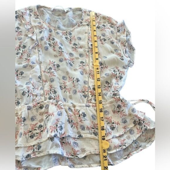 ASTR The Label Women’s Blouse Size Medium White Floral Side Tassel Top Spring - Picture 10 of 12